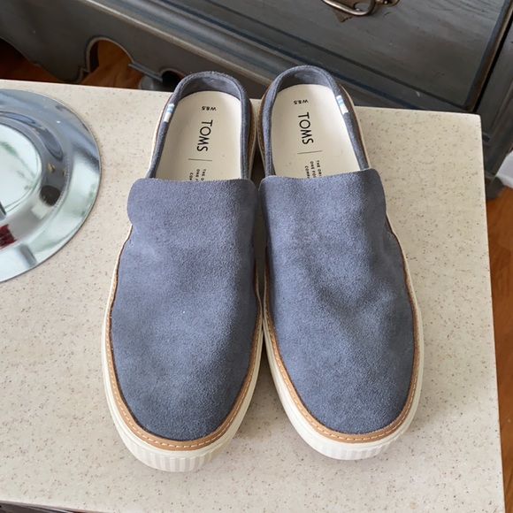 Toms suede slip on shoes - Picture 2 of 6